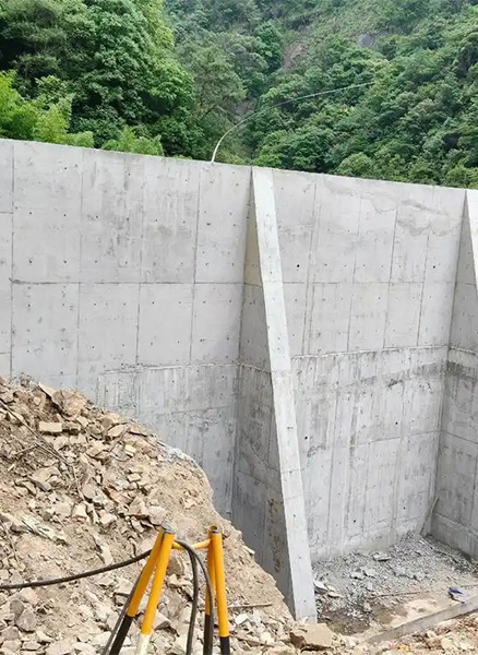 北京延庆县重力式挡土墙